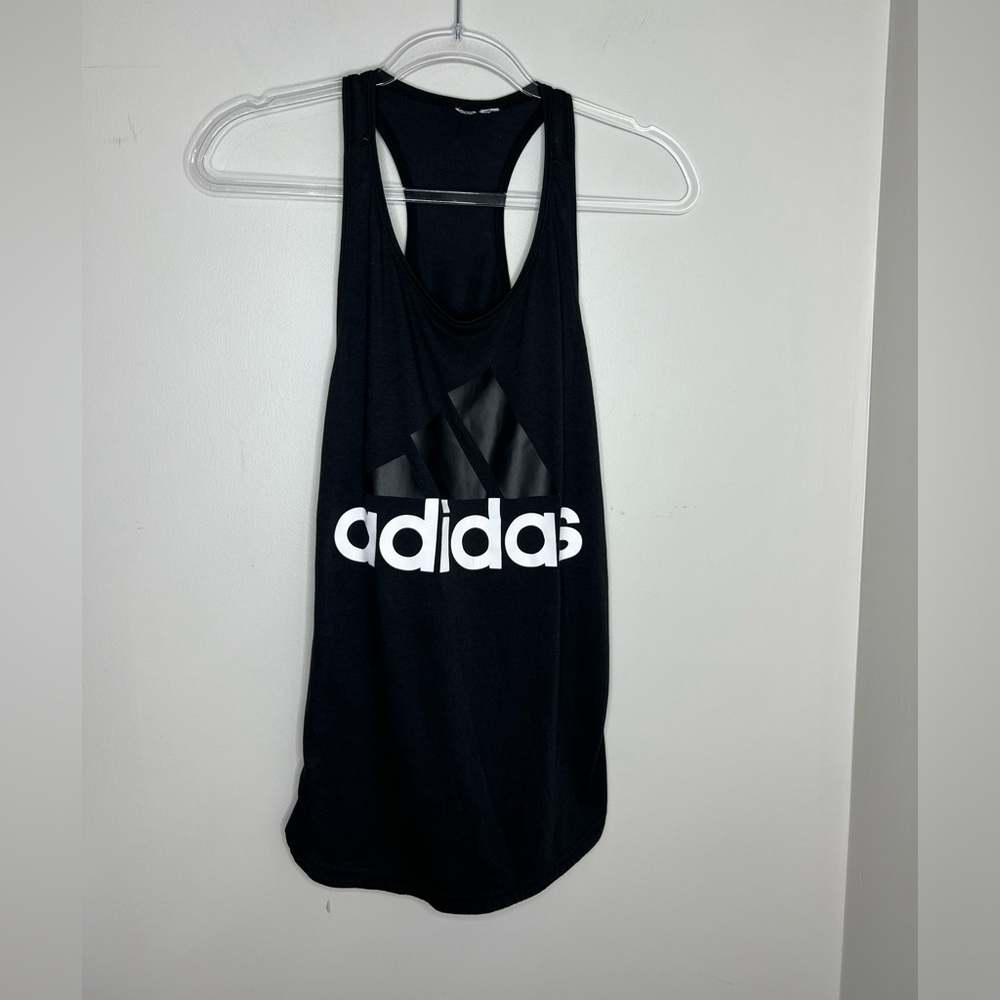 Adidas sports workout tank top. Flowy fit, loose arm holes. Wicking fabric.